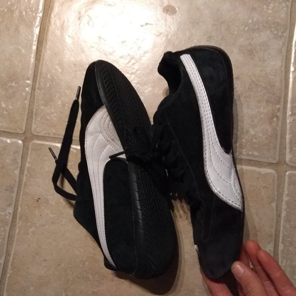 Puma shoes - Picture 3 of 5